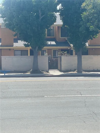 2108 Santa Fe Avenue #15 photo 2