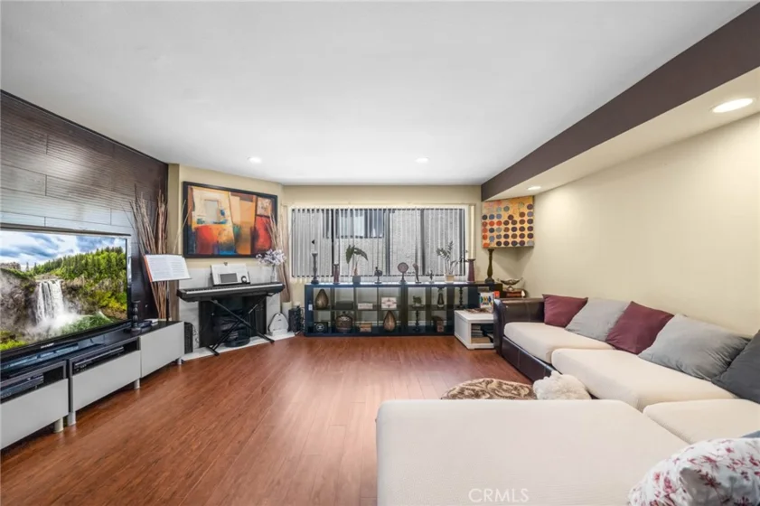 554 E San Jose #203 photo 13