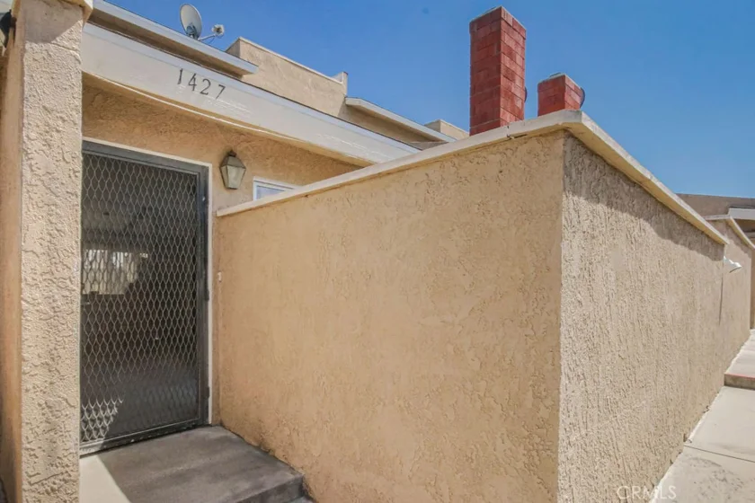 1427 Hillandale photo 2