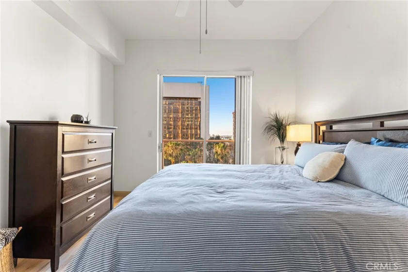 488 E Ocean #809 photo 15