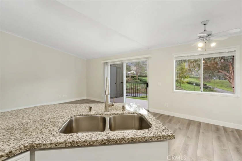 2576 Avenida Del Vista #204 photo 12
