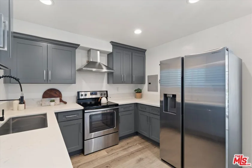 882 Victor Avenue #19 photo 5