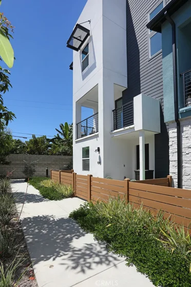854 S Harbor Boulevard photo 5