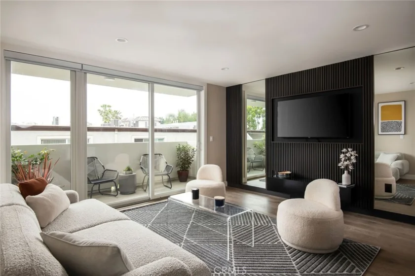 380 Cordova Street #416 photo 1