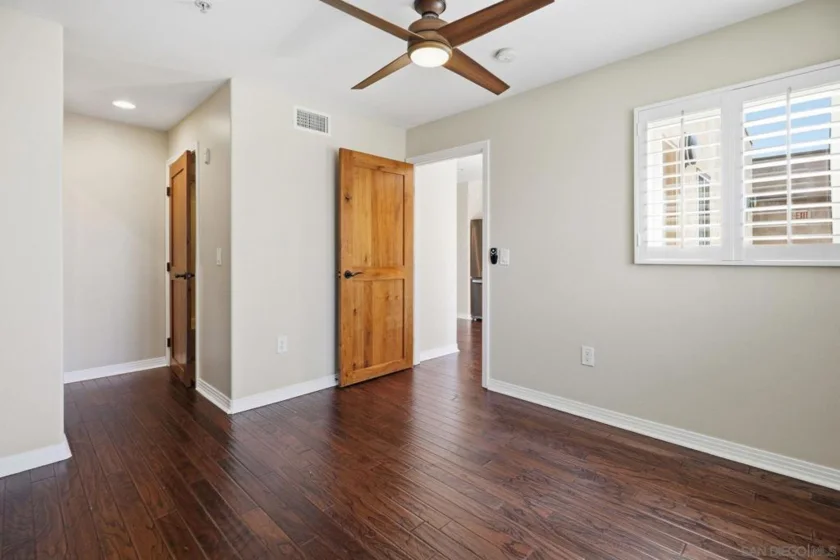 801 W Hawthorn #406 photo 8