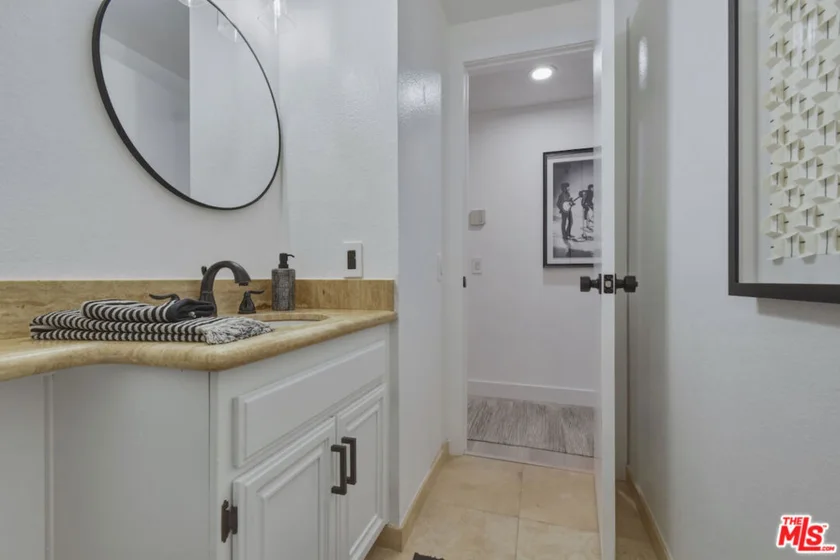 4707 Willis Avenue #206 photo 31