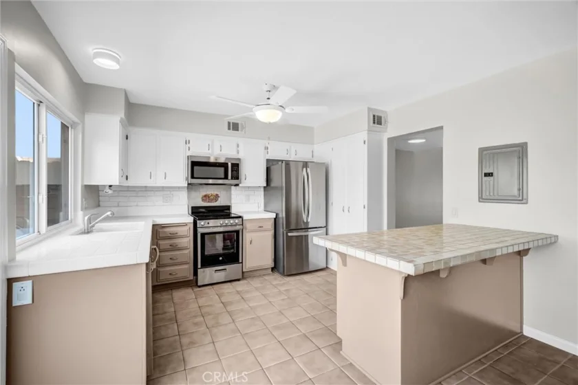4107 Larwin Avenue photo 11