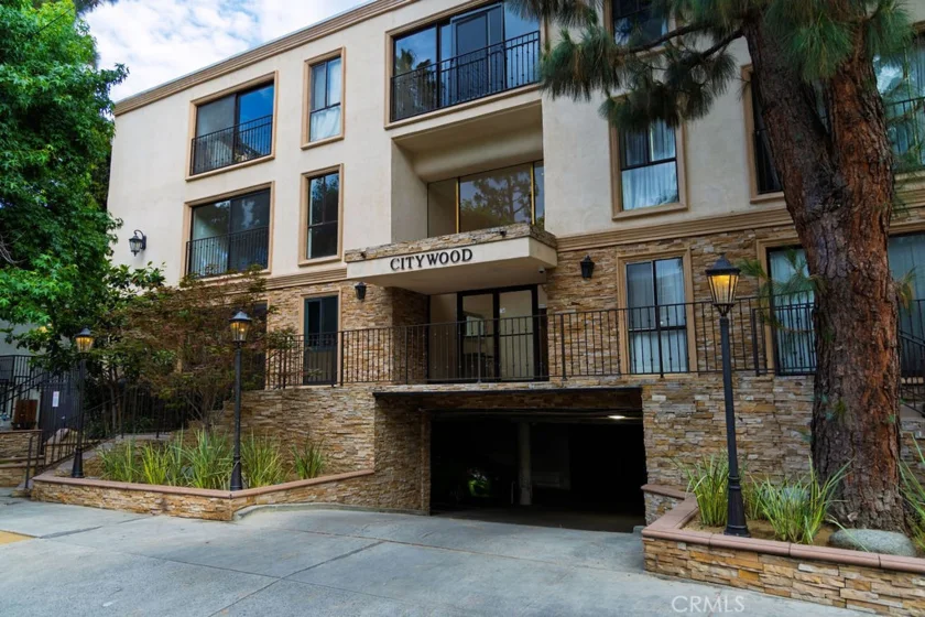 15344 Weddington Street #104 photo 1