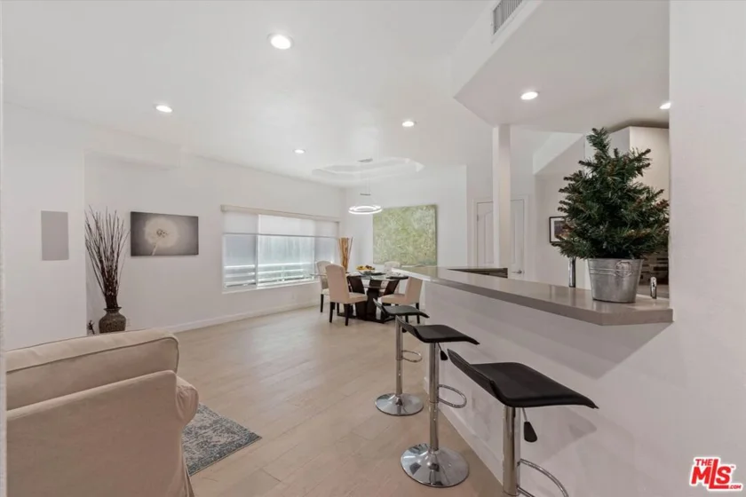 1160 Granville Avenue #108 photo 5