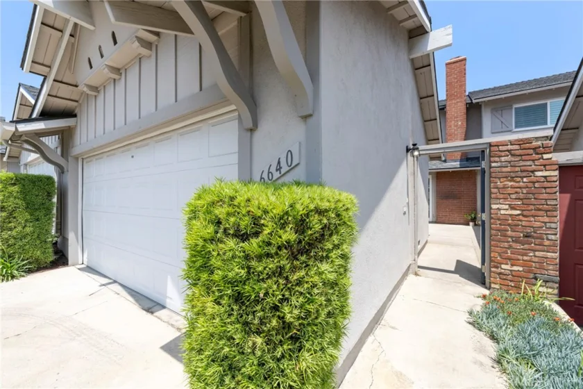 6640 Bridle Circle photo 1