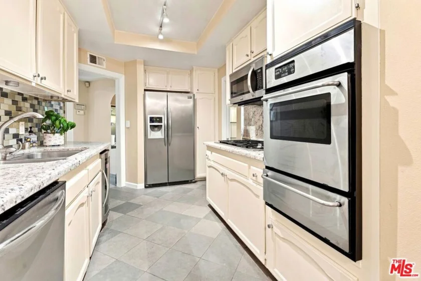 8455 Fountain Avenue #206 photo 10