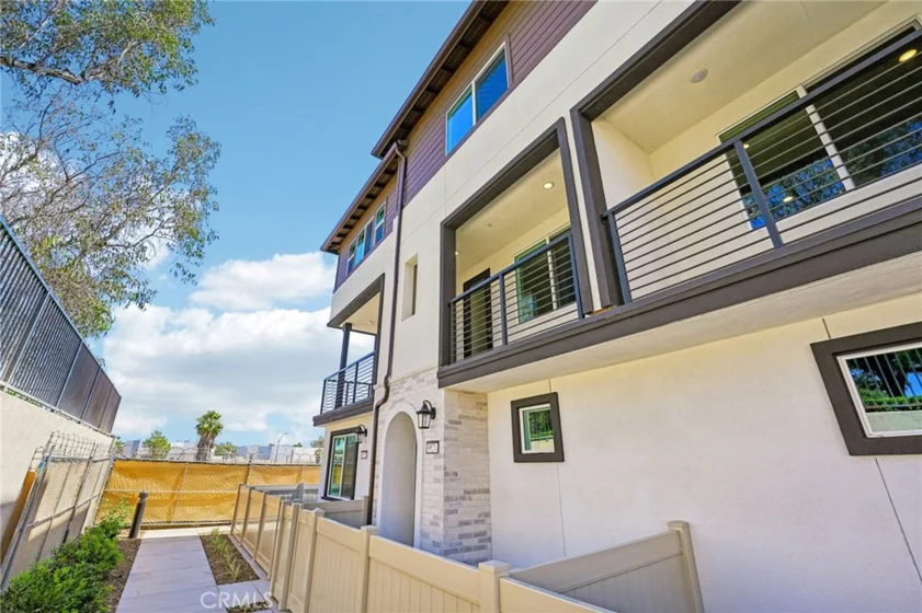 9524 Hannah Way photo 4