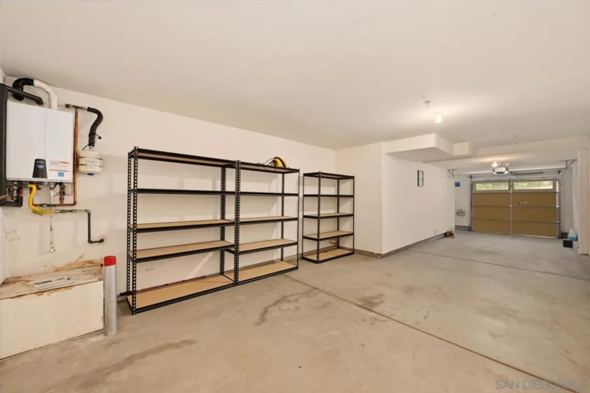 4611 Central Plaza photo 12