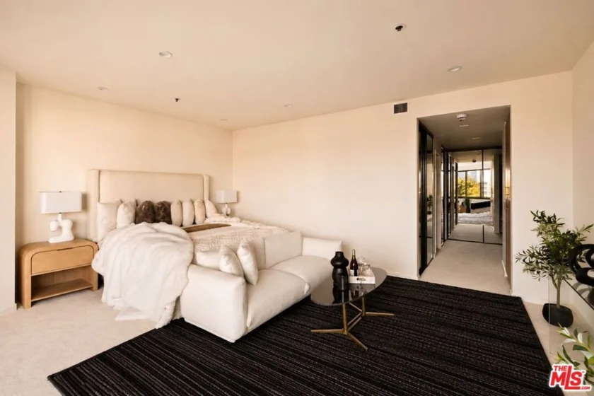 10560 Wilshire Boulevard #404 photo 27