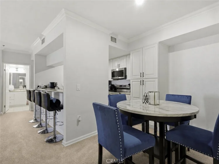 838 Pine #215 photo 8