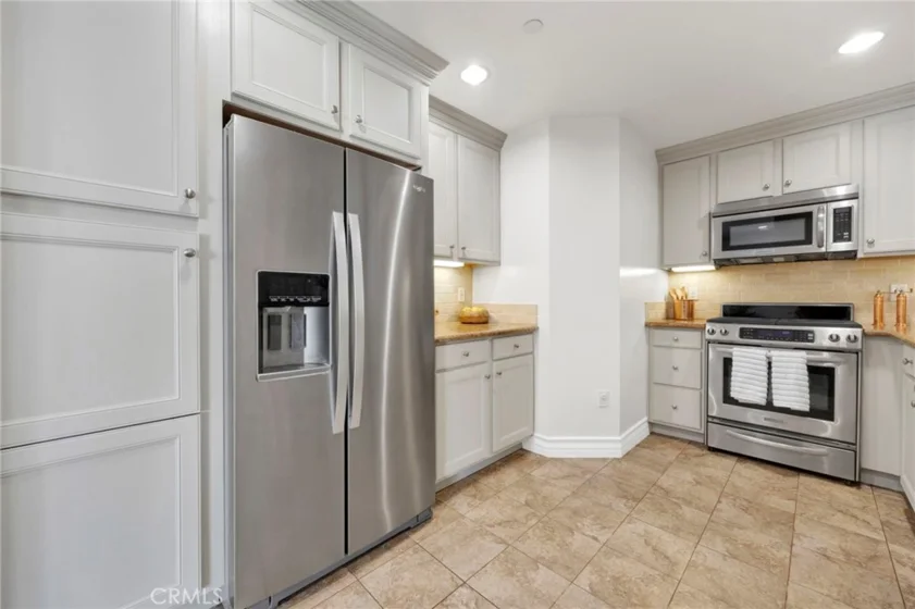 1726 S Bentley Avenue #403 photo 34