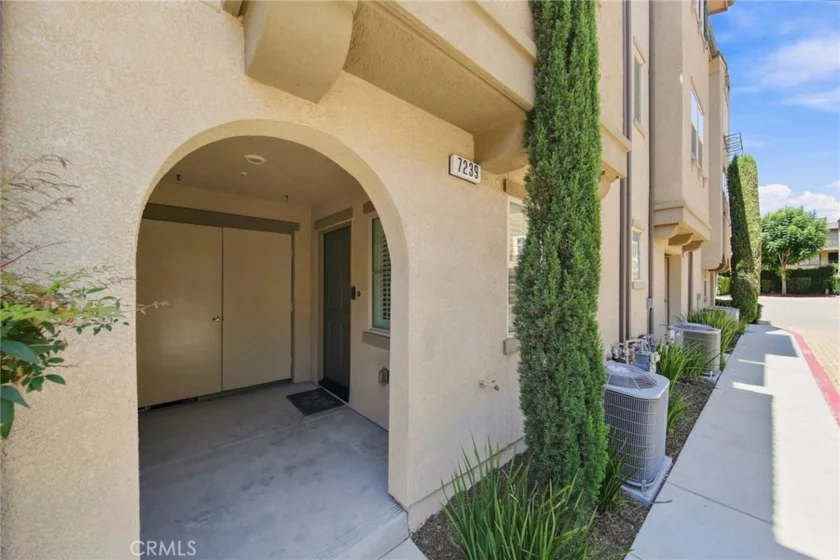 7239 N Cedar Road photo 2