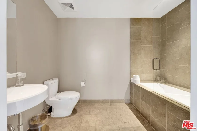 6250 Hollywood Boulevard #6F photo 12