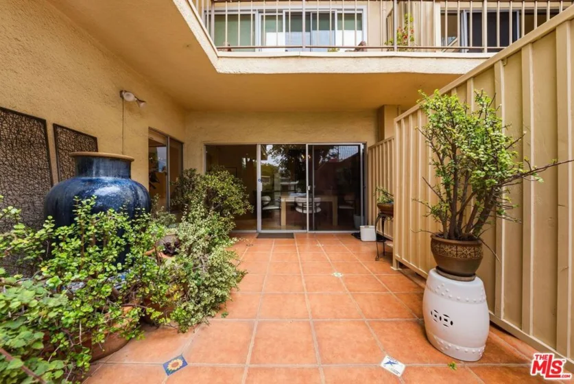 612 S Barrington Avenue #213 photo 16