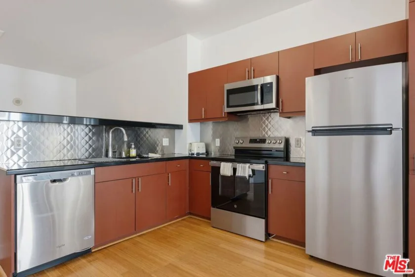 3810 Wilshire Boulevard #602 photo 25