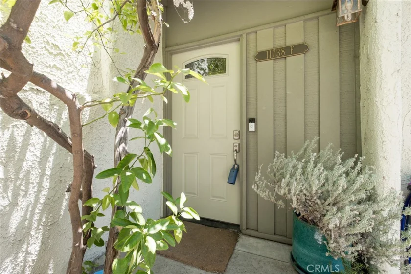 11738 Moorpark Street #F photo 1