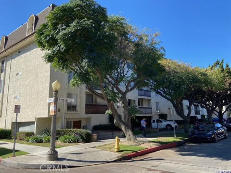 570 W Stocker Street #215 photo 1