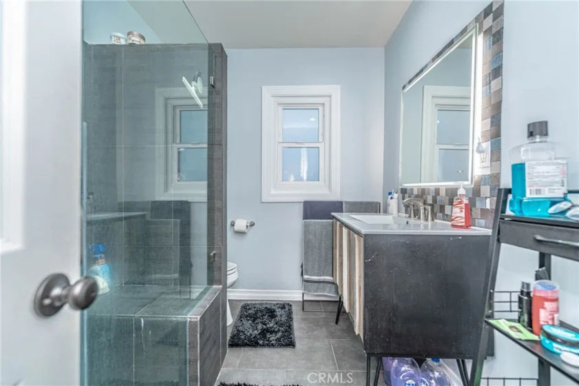 325 Cedar photo 18