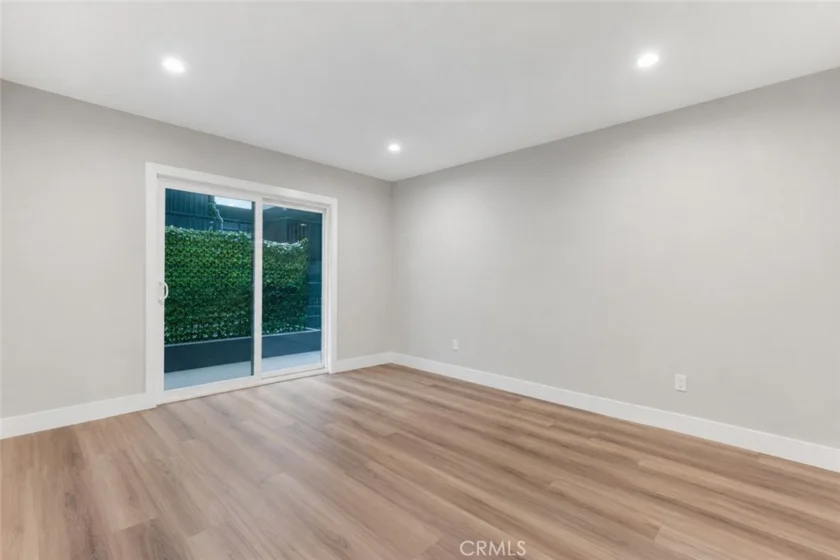 15344 Weddington Street #102 photo 29