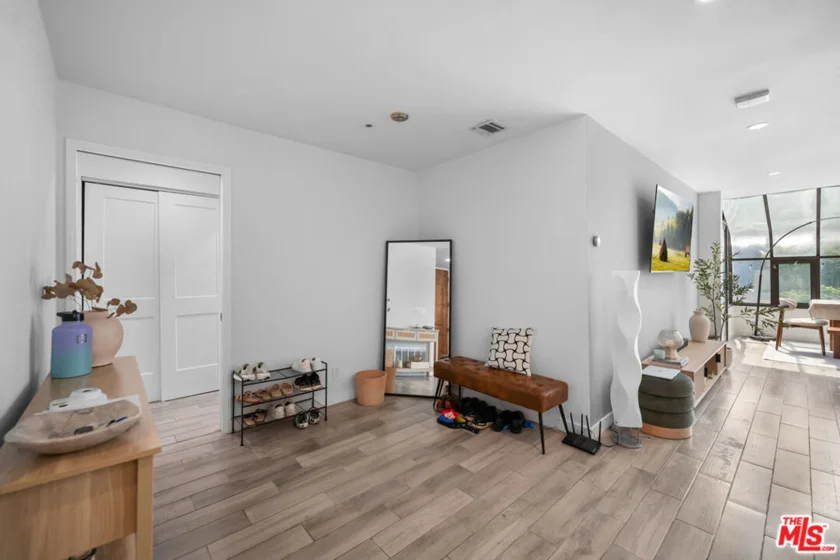 121 S Hope Street #517 photo 18