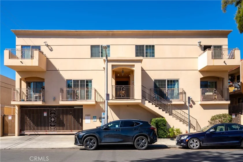 7223 Baird Avenue #109 photo 1