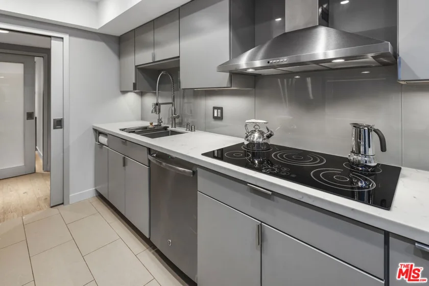 13700 Marina Pointe Drive #1620 photo 9