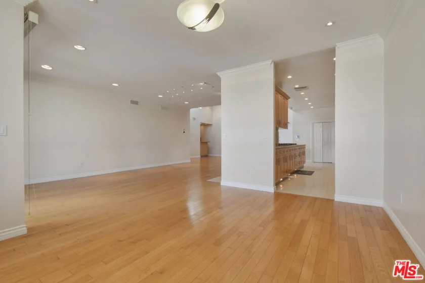 4443 Ventura Canyon Avenue #304 photo 18