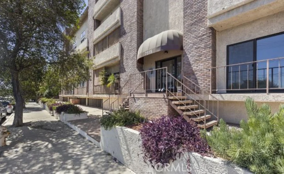 7515 Winnetka Avenue #305 photo 1