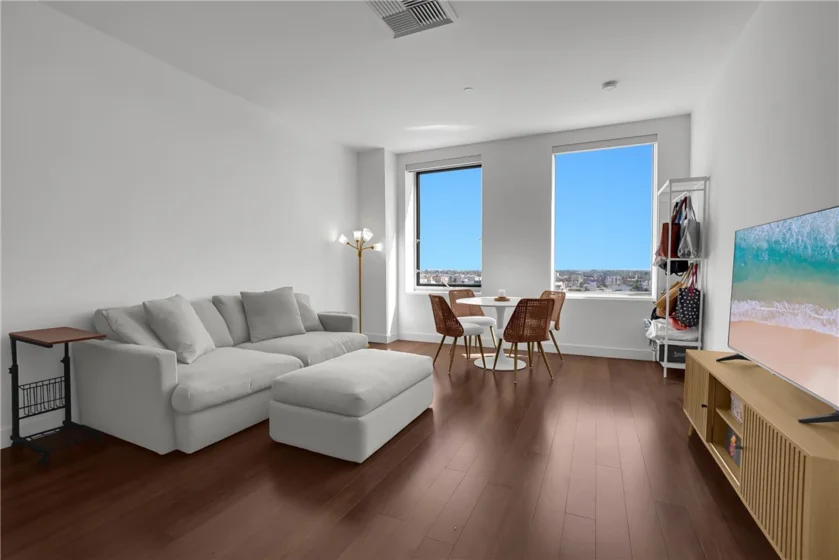 3810 Wilshire Boulevard #1009 photo 10