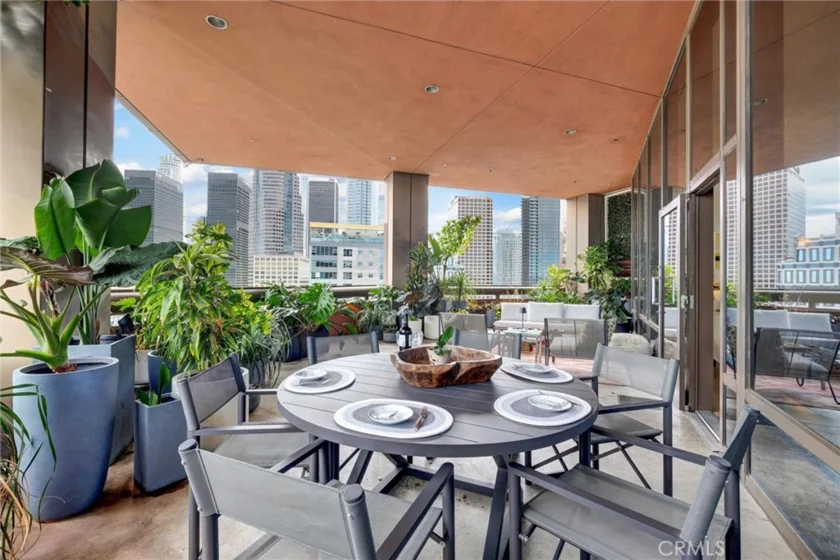1100 Wilshire Boulevard #1705 photo 1