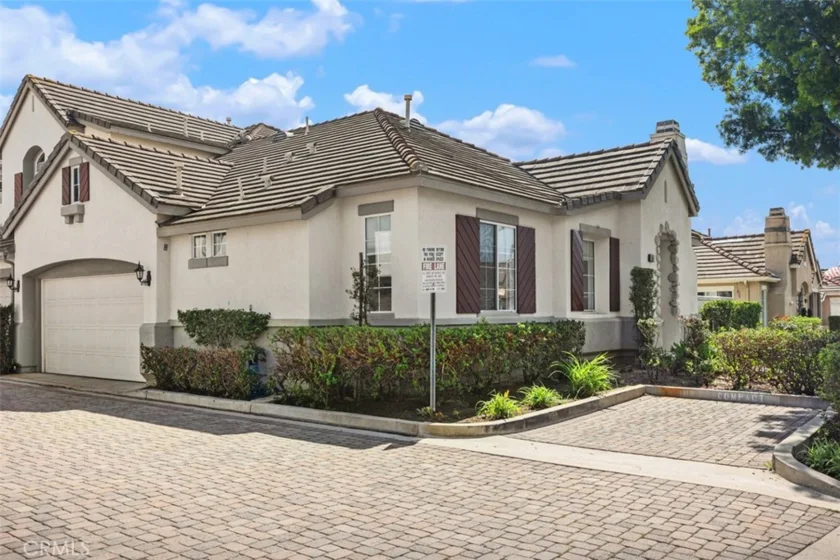 104 Seacountry Lane photo 1
