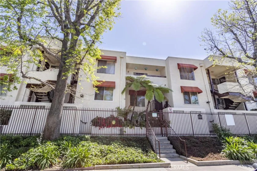18656 Collins Street #4 photo 1