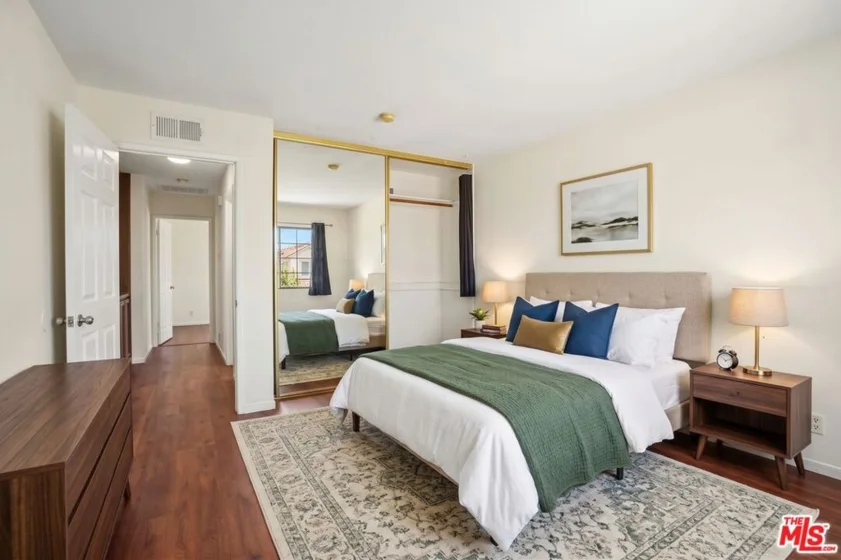 18424 Keswick Street #12 photo 7