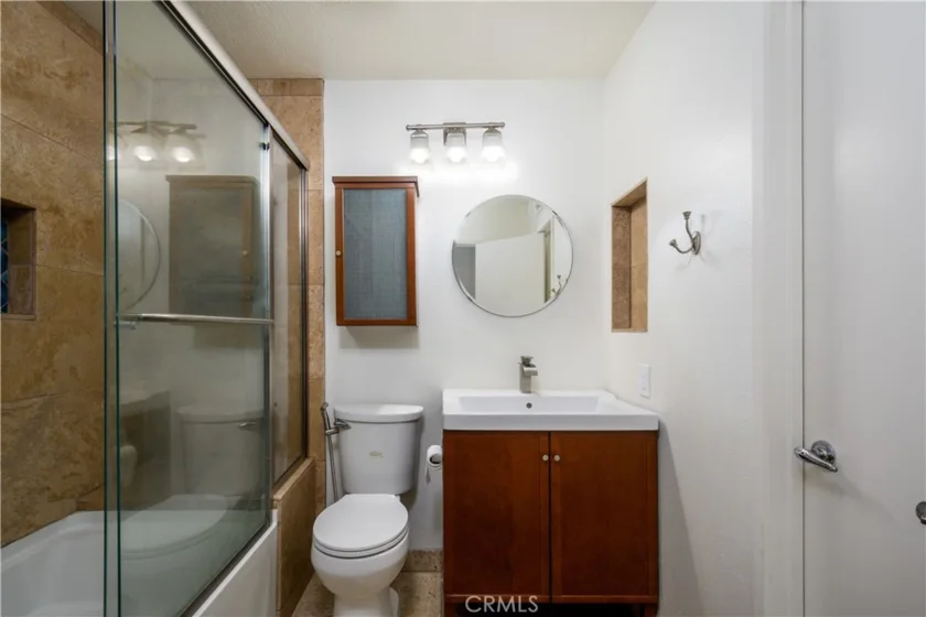1352 N Mako photo 17