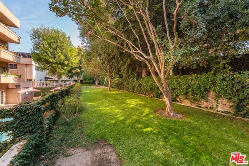 5139 Balboa Boulevard #203 photo 22