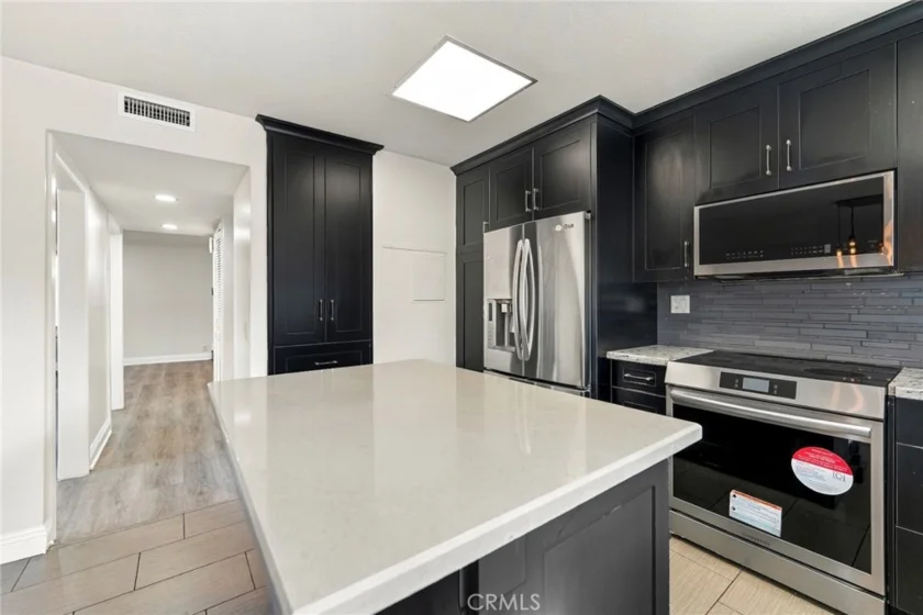 4435 Larwin photo 9