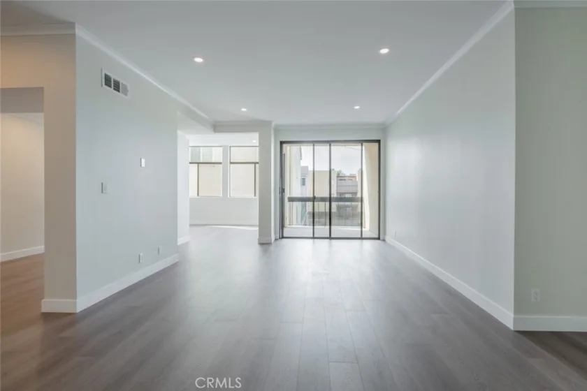 1305 N Columbus Avenue #112 photo 9