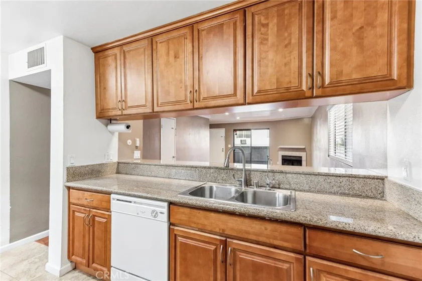 15113 Saticoy Street #25 photo 10