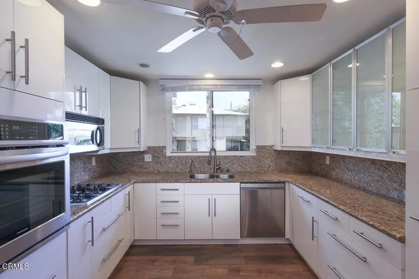 14923 Moorpark Street #103 photo 1