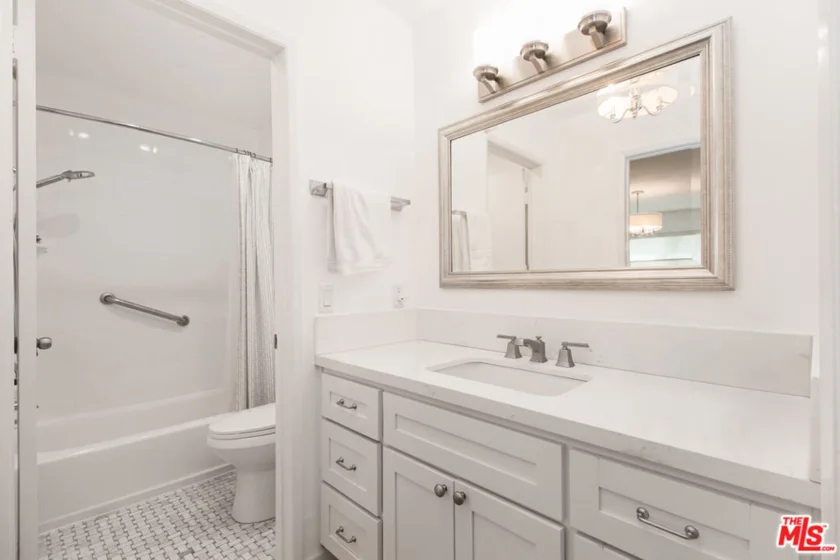 525 N Sycamore Avenue #301 photo 11