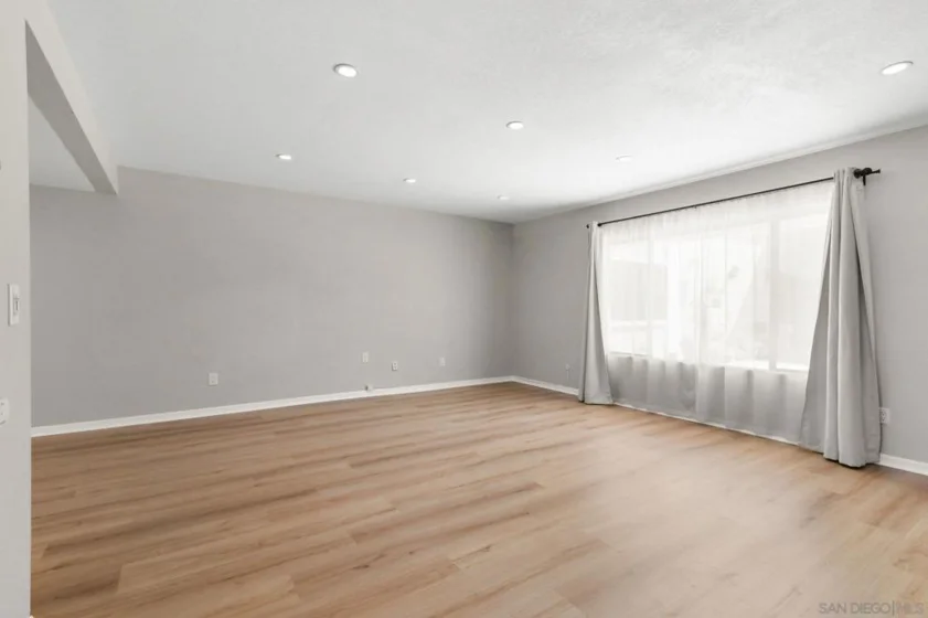 835 E Avenue #B photo 6