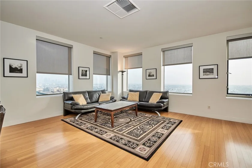 3810 Wilshire Boulevard #1907 photo 1