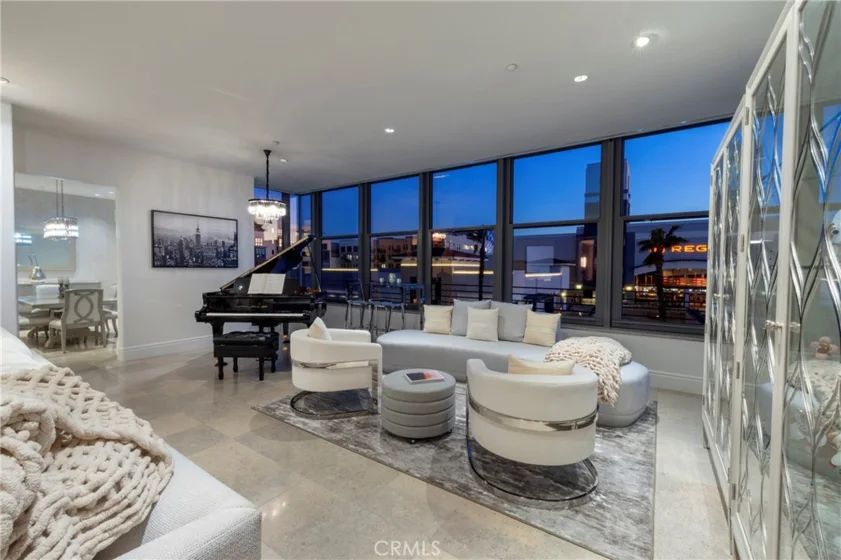 345 E Colorado Boulevard #404 photo 3