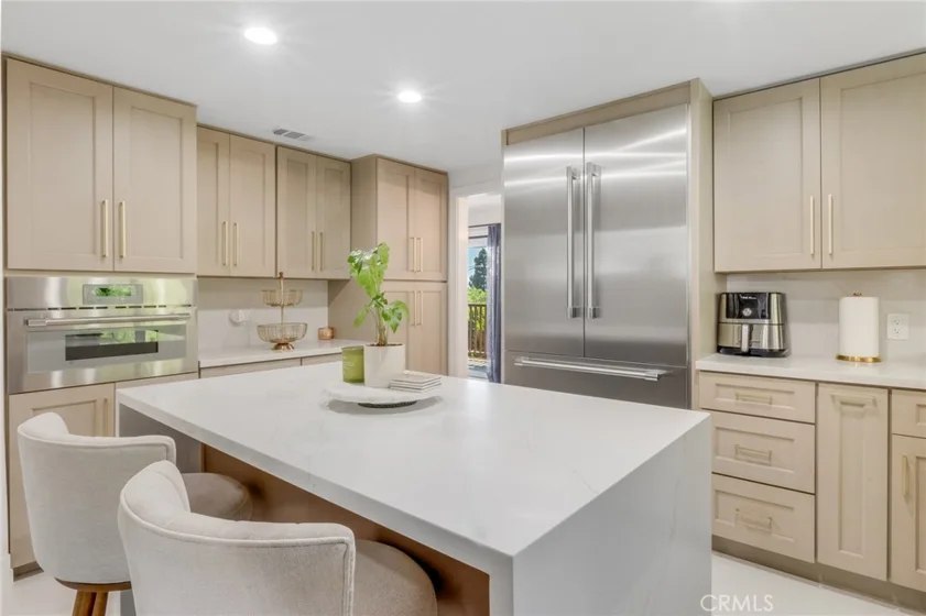 6330 Riviera photo 10