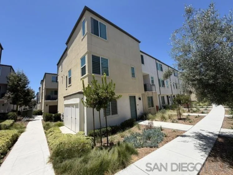 5491 Seacliff Place #108 photo 49